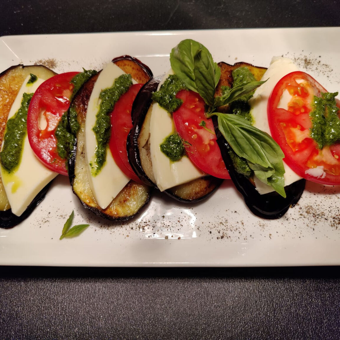 Жареный баклажан с молодым сулугуни