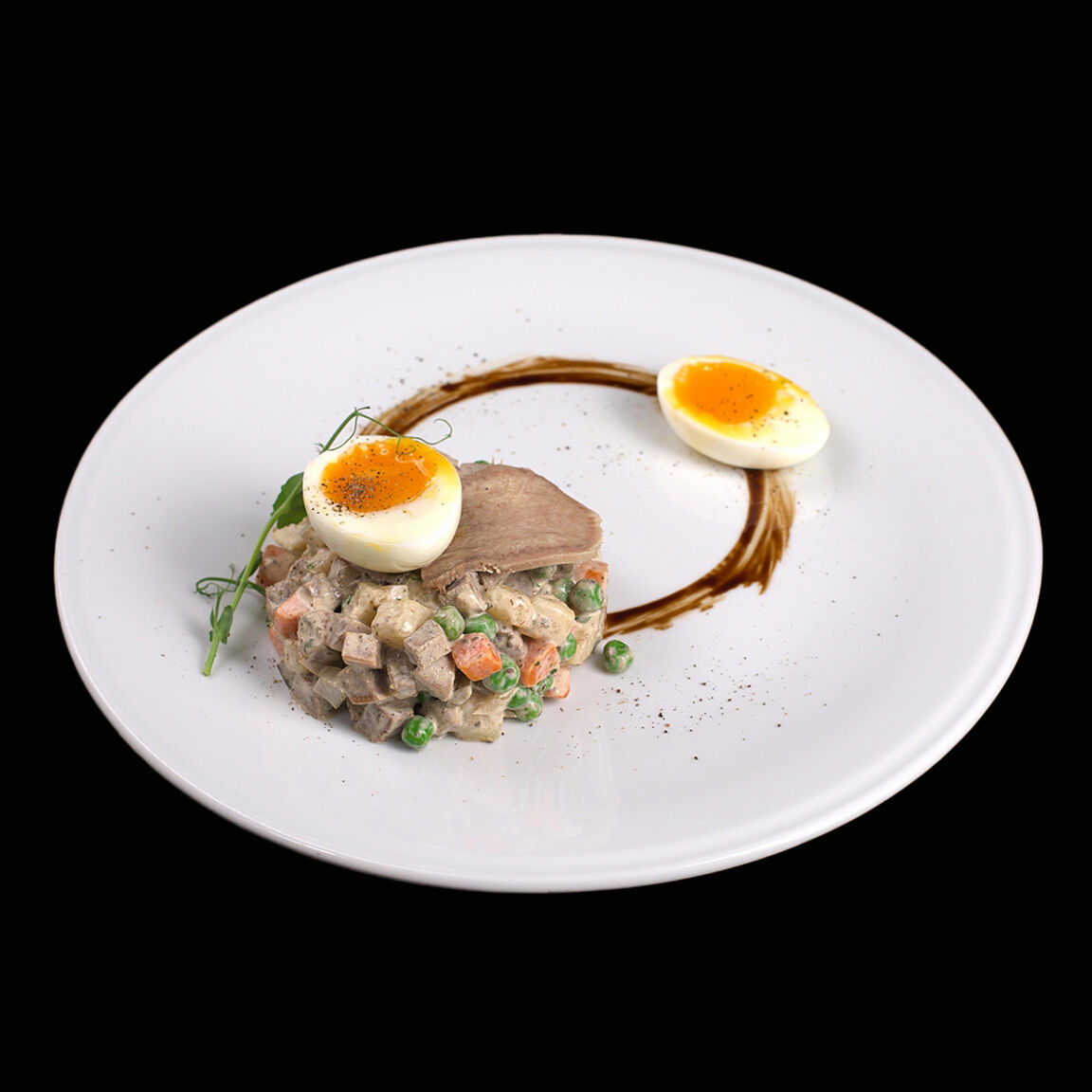 Салат оливье с говяжим языком