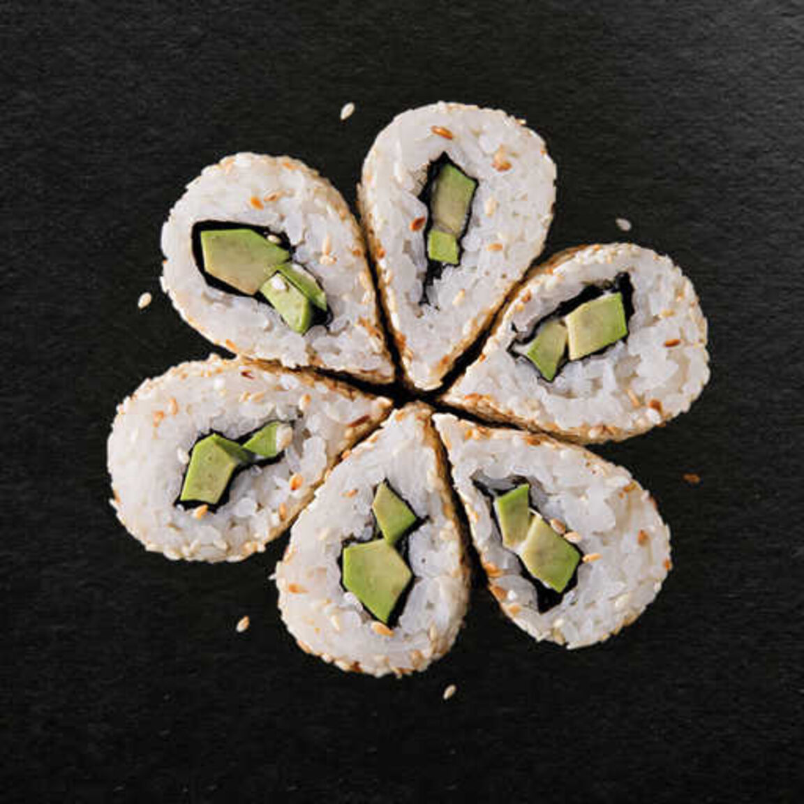 Ролл с авокадо